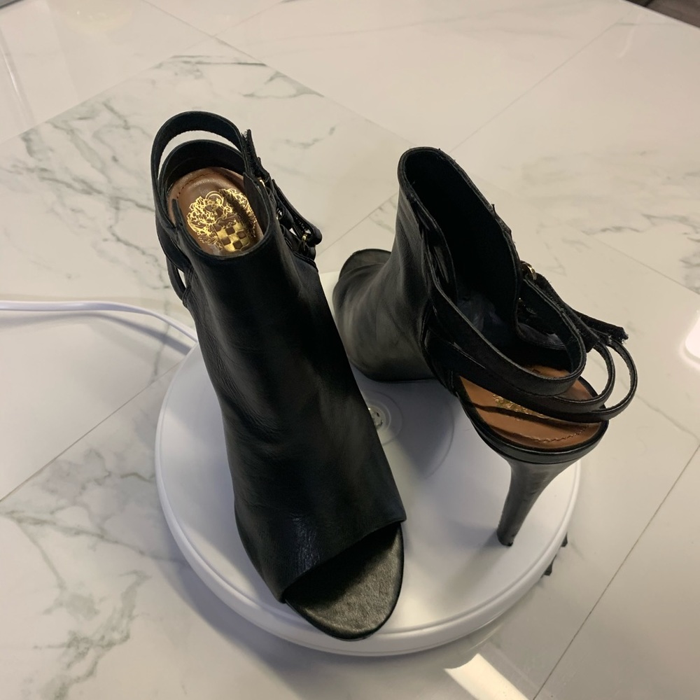 Size 9.5 Vince Camuto Booties